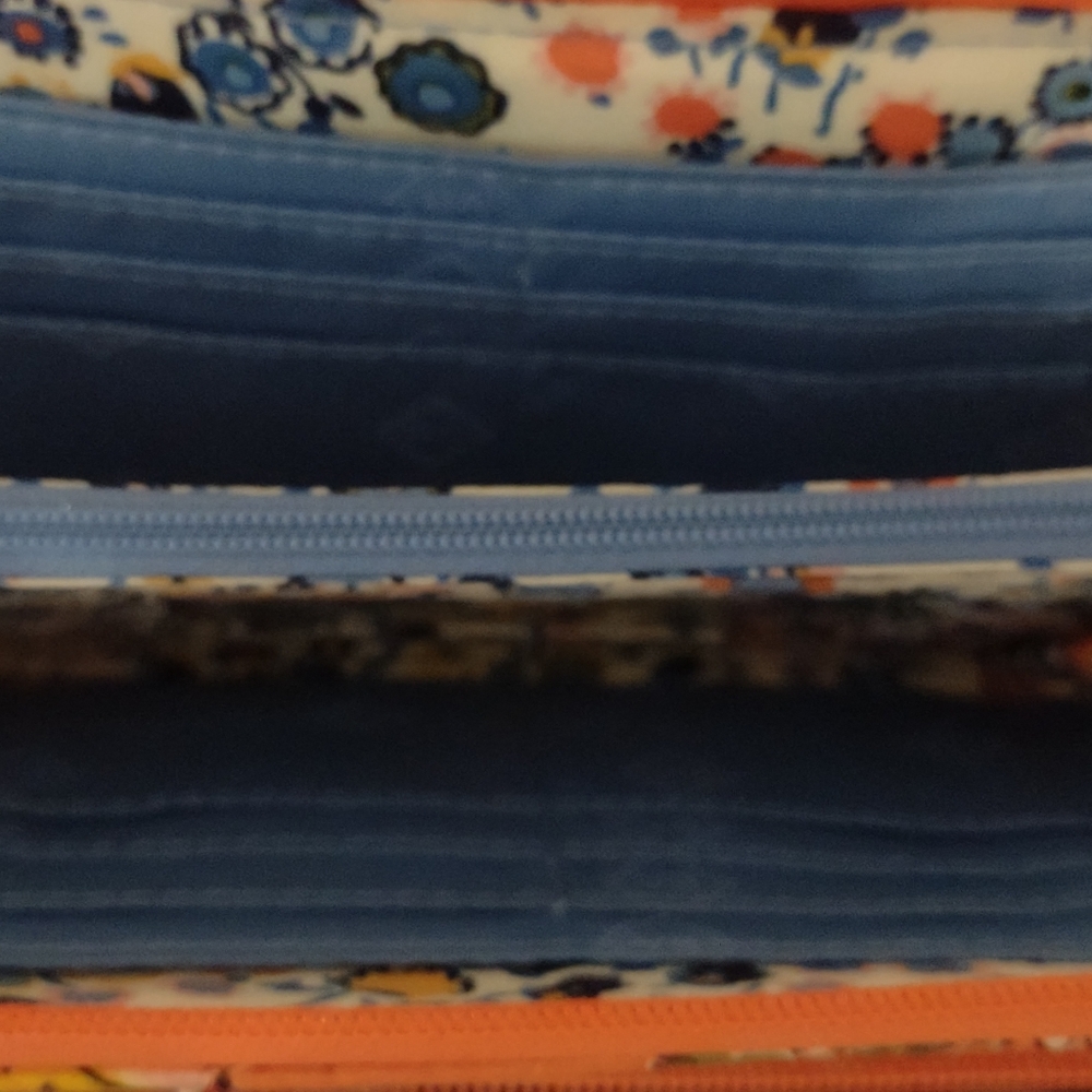 Vera Bradley New never used multi-section shoulder strap clutch. - Picture 4 of 10